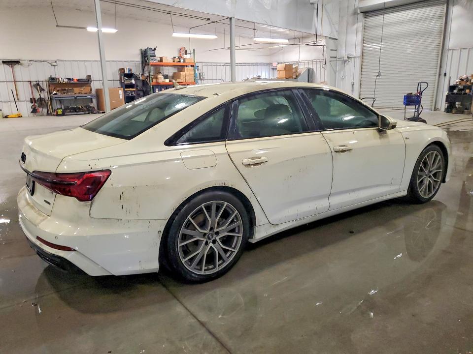 52612146 :رقم المزاد ، WAUL2BF21NN039067 vin ، 2022 Audi A6 مزاد بيع