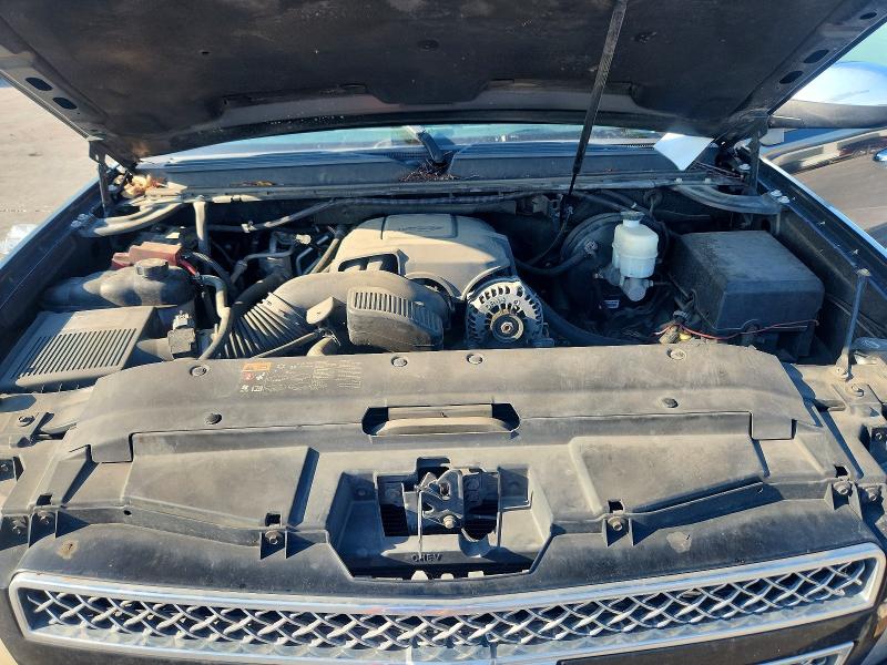 53513626 :رقم المزاد ، 1GNSCKE06BR390872 vin ، 2011 Chevrolet Suburban مزاد بيع