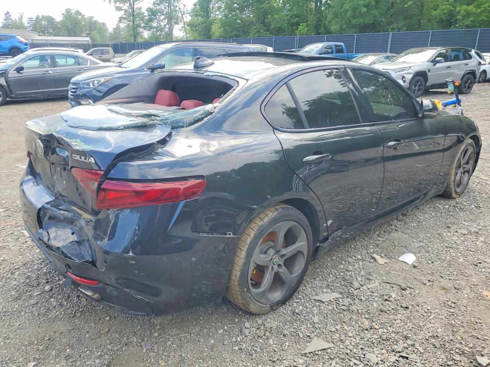 53578126 :رقم المزاد ، ZARFAEDN9J7594502 vin ، 2018 Alfa Romeo Giulia مزاد بيع