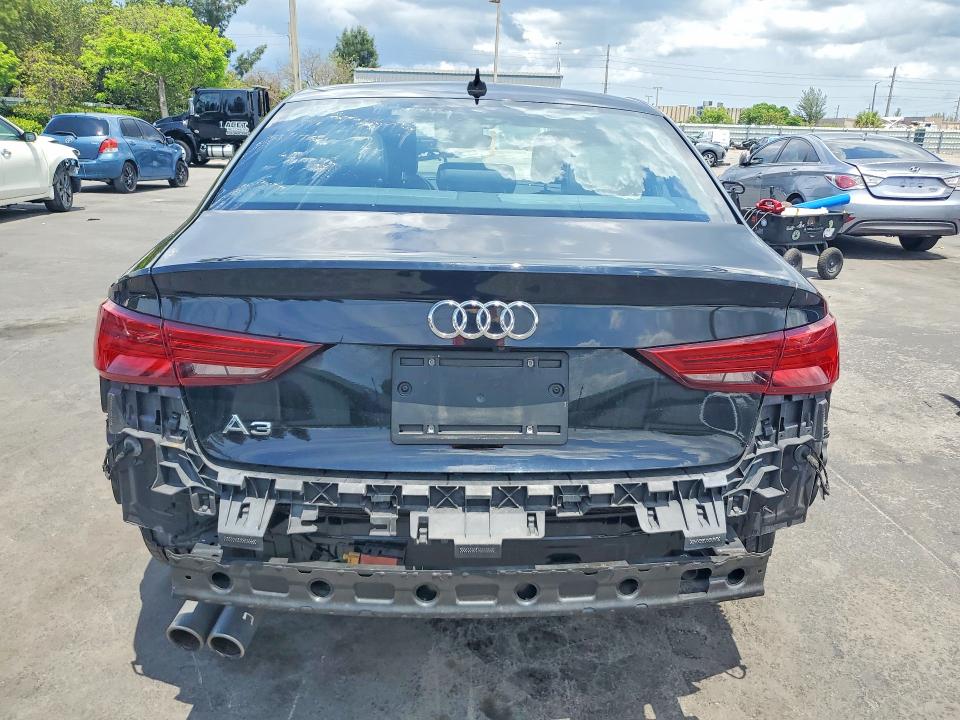 Продажа на аукционе авто 2018 Audi A3, vin: WAUAUGFFXJ1004403, номер лота: 52964276