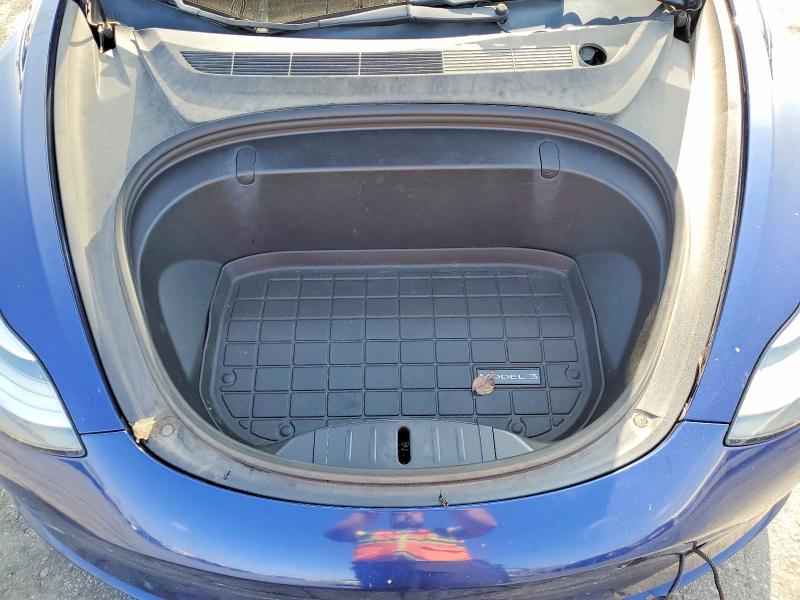 53609956 :رقم المزاد ، 5YJ3E1EB4JF105335 vin ، 2018 Tesla Model 3 مزاد بيع