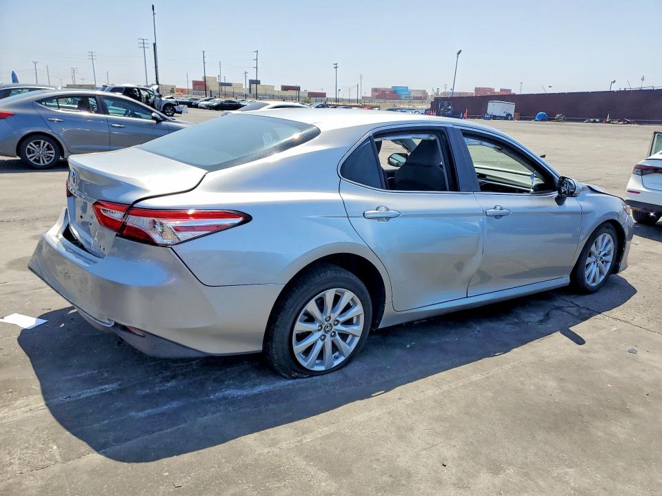 Продажа на аукционе авто 2018 Toyota Camry, vin: 4T1B11HK4JU635567, номер лота: 52522026