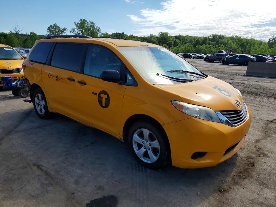55361836 :رقم المزاد ، 5TDKZ3DC4HS876552 vin ، 2017 Toyota Sienna مزاد بيع