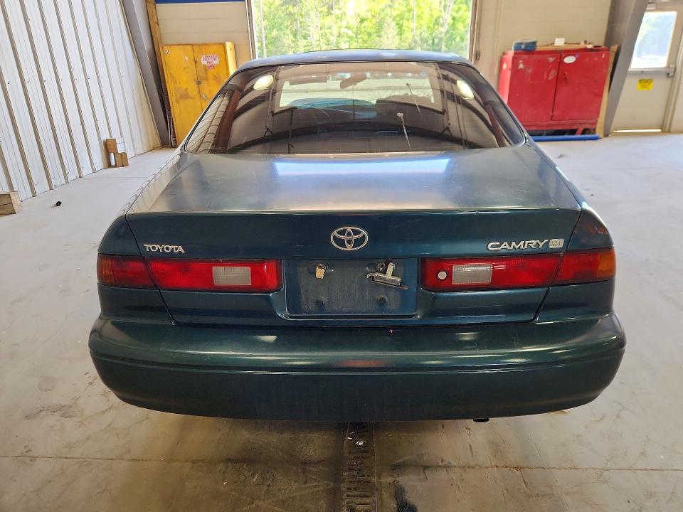 53935506 :رقم المزاد ، 4T1BG28K9WU235175 vin ، 1998 Toyota Camry مزاد بيع