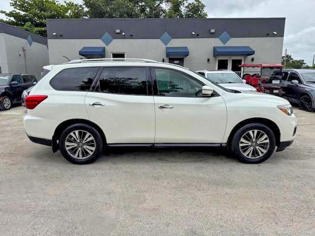 Продажа на аукционе авто 2017 Nissan Pathfinder, vin: 5N1DR2MM1HC627750, номер лота: 55023996