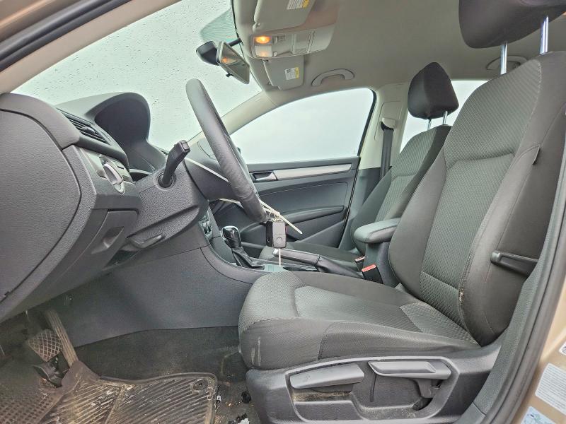 53529266 :رقم المزاد ، 1VWAT7A31FC072763 vin ، 2015 Volkswagen Passat مزاد بيع