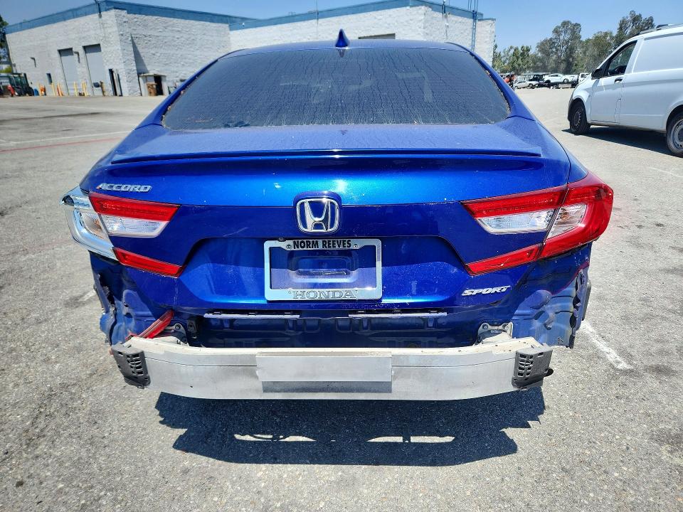 54657036 :رقم المزاد ، 1HGCV1F36JA029585 vin ، 2018 Honda Accord مزاد بيع