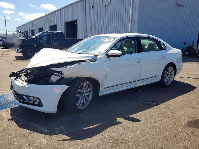 Продажа на аукционе авто 2017 Volkswagen Passat, vin: 1VWCT7A39HC073364, номер лота: 53621696