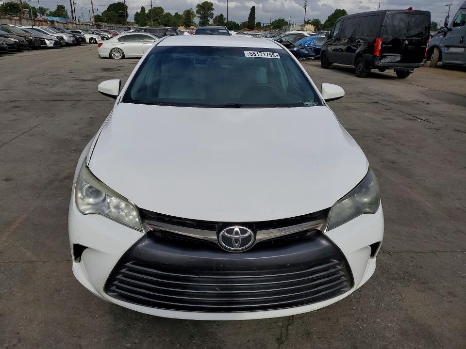 55171756 :رقم المزاد ، 4T1BF1FKXFU104952 vin ، 2015 Toyota Camry مزاد بيع