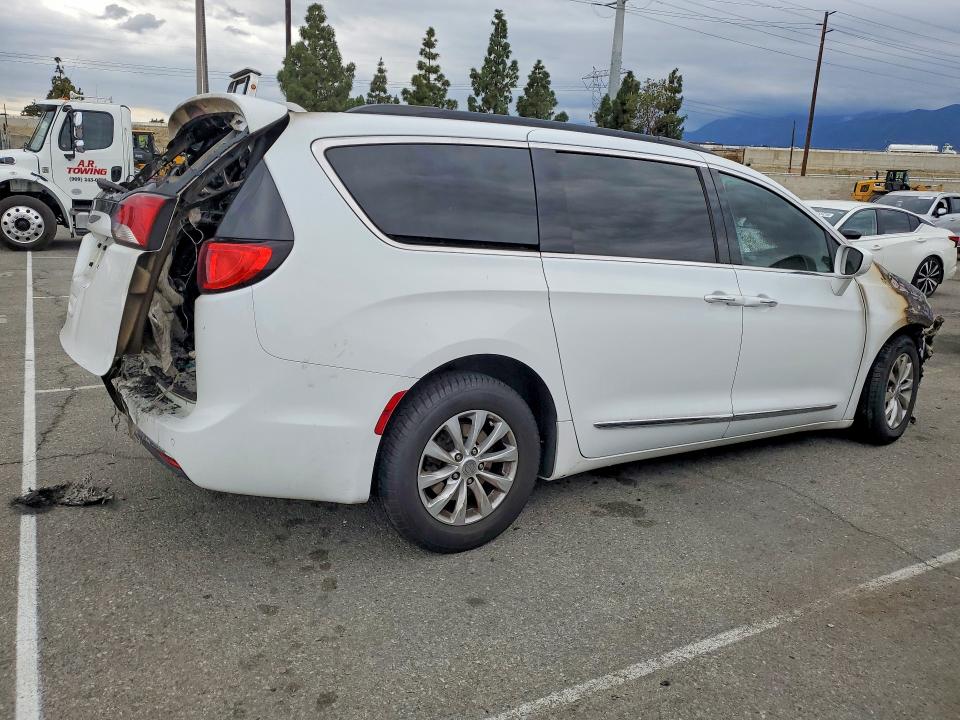 52220526 :رقم المزاد ، 2C4RC1BG1HR576101 vin ، 2017 Chrysler Pacifica مزاد بيع