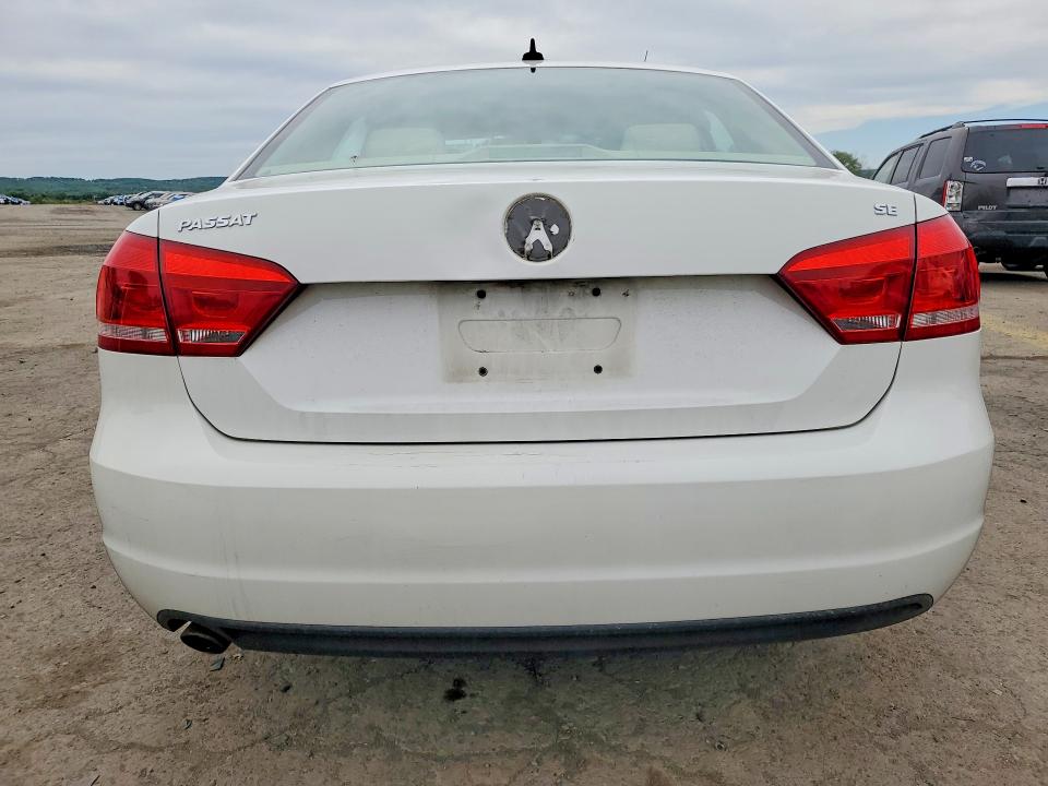 53026136 :رقم المزاد ، 1VWBP7A30DC063591 vin ، 2013 Volkswagen Passat مزاد بيع