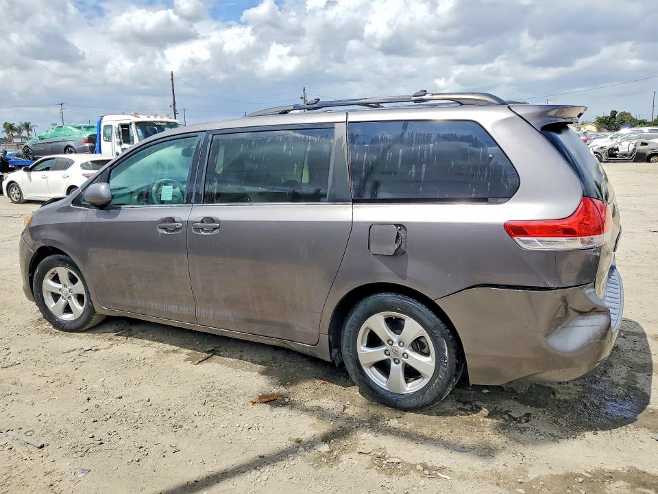 55188756 :رقم المزاد ، 5TDKK3DC6BS090490 vin ، 2011 Toyota Sienna مزاد بيع