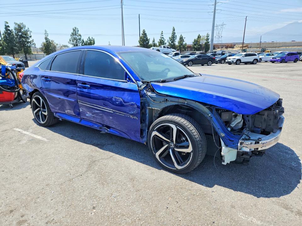 54657036 :رقم المزاد ، 1HGCV1F36JA029585 vin ، 2018 Honda Accord مزاد بيع