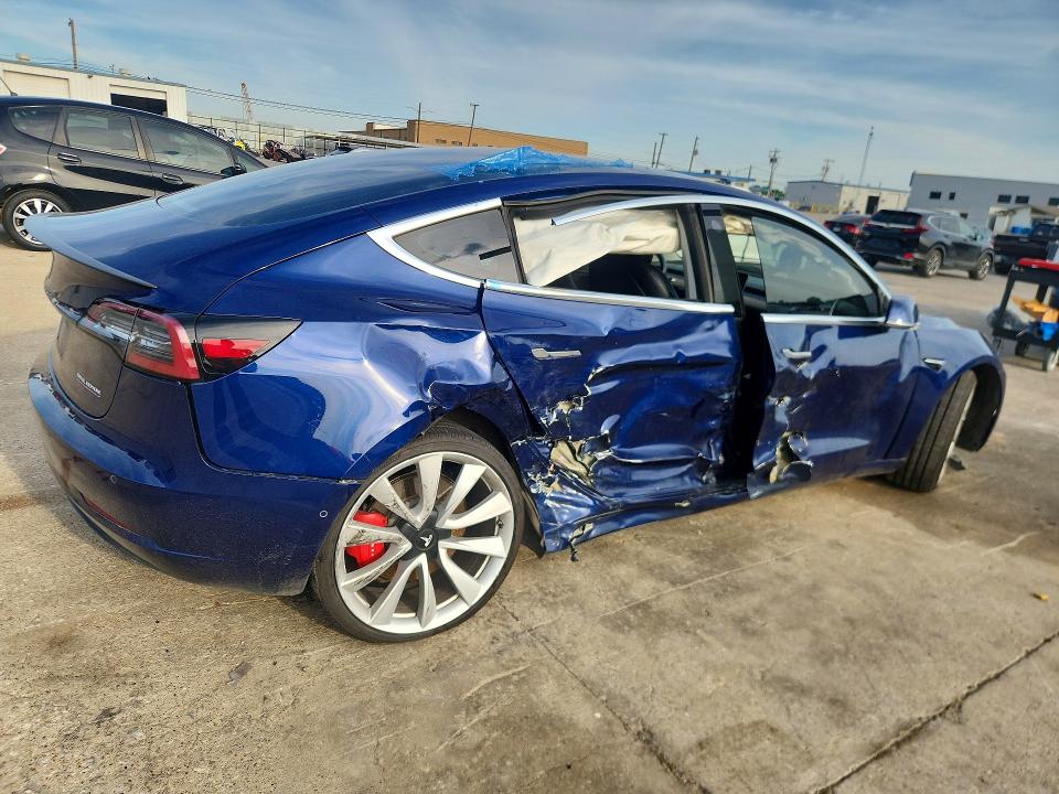 2018 Tesla Model 3 მანქანა იყიდება აუქციონზე, vin: 5YJ3E1EB2JF106340, აუქციონის ნომერი: 52046126