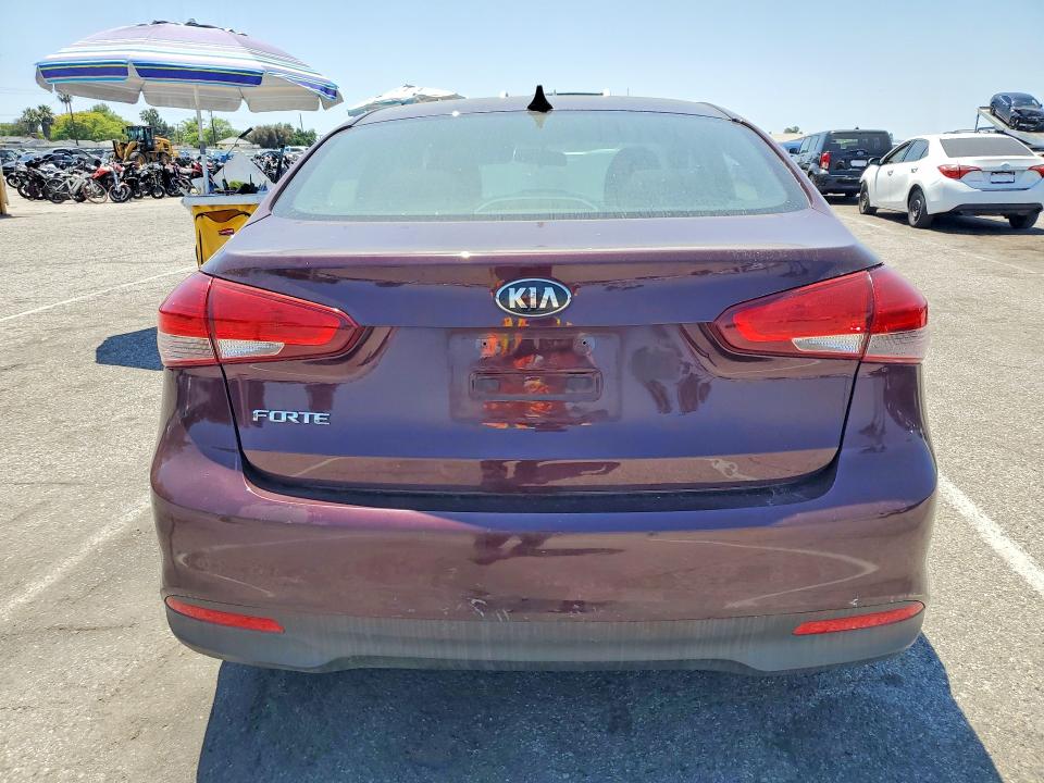 2018 Kia Forte მანქანა იყიდება აუქციონზე, vin: 3KPFK4A7XJE222707, აუქციონის ნომერი: 54212536