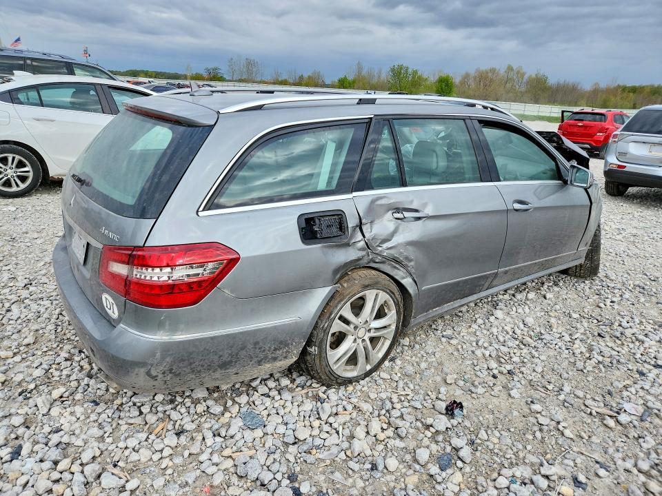 51279686 :رقم المزاد ، WDDHH8HB8BA303689 vin ، 2011 Mercedes-benz E مزاد بيع