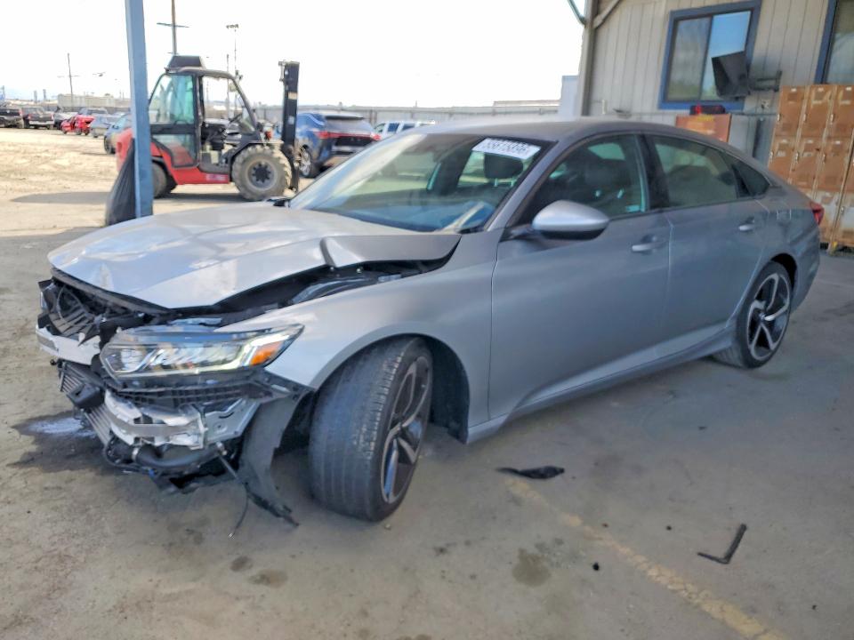 55615896 :رقم المزاد ، 1HGCV1F3XJA252535 vin ، 2018 Honda Accord مزاد بيع