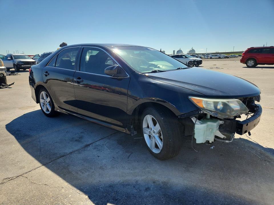 52123926 :رقم المزاد ، 4T1BF1FK1CU179177 vin ، 2012 Toyota Camry مزاد بيع
