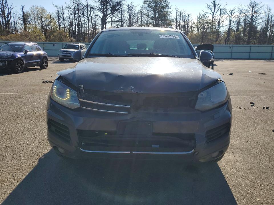 52831596 :رقم المزاد ، WVGFF9BP5BD006746 vin ، 2011 Volkswagen Touareg مزاد بيع