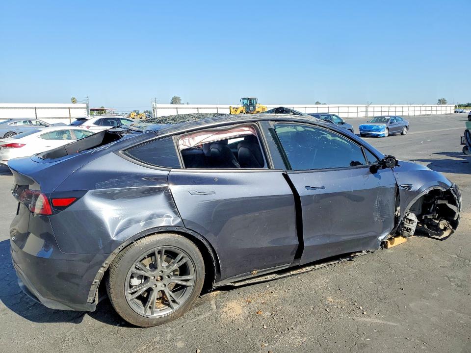 53656876 :رقم المزاد ، 7SAYGDED3RF103724 vin ، 2024 Tesla Model  Y مزاد بيع