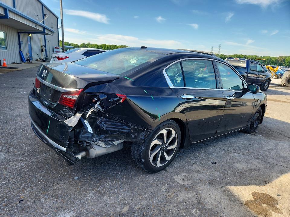2017 Honda Accord მანქანა იყიდება აუქციონზე, vin: 1HGCR3F87HA006256, აუქციონის ნომერი: 52335756