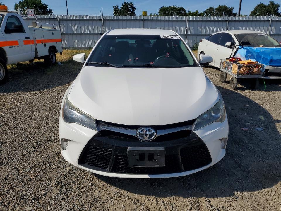 53261256 :رقم المزاد ، 4T1BF1FK0GU227872 vin ، 2016 Toyota Camry مزاد بيع
