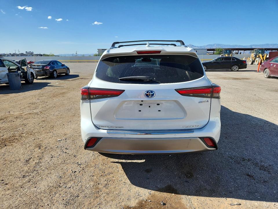 Auction sale of the 2022 Toyota Highlander, vin: 5TDEBRCH7NS104916, lot number: 54817146