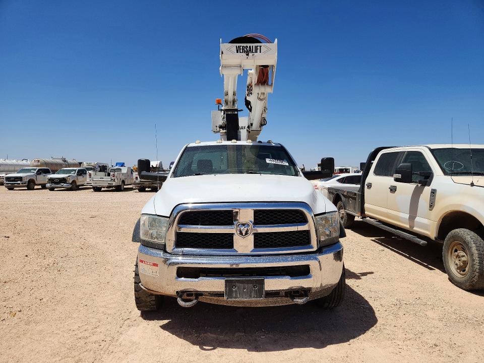 53344656 :رقم المزاد ، 3C7WRNBJ3JG243871 vin ، 2018 Ram 5500 مزاد بيع