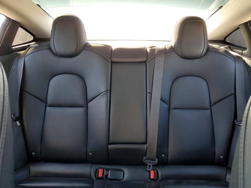 53473866 :رقم المزاد ، 5YJ3E1EA5JF015733 vin ، 2018 Tesla Model 3 مزاد بيع