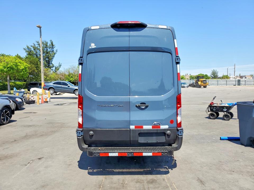 53661276 :رقم المزاد ، 1FTBR3X8XLKA72487 vin ، 2020 Ford Transit مزاد بيع