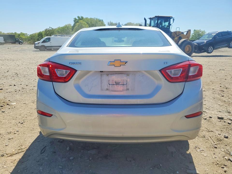 Продаж на аукціоні авто 2018 Chevrolet Cruze, vin: 1G1BE5SM4J7163520, номер лоту: 52380896