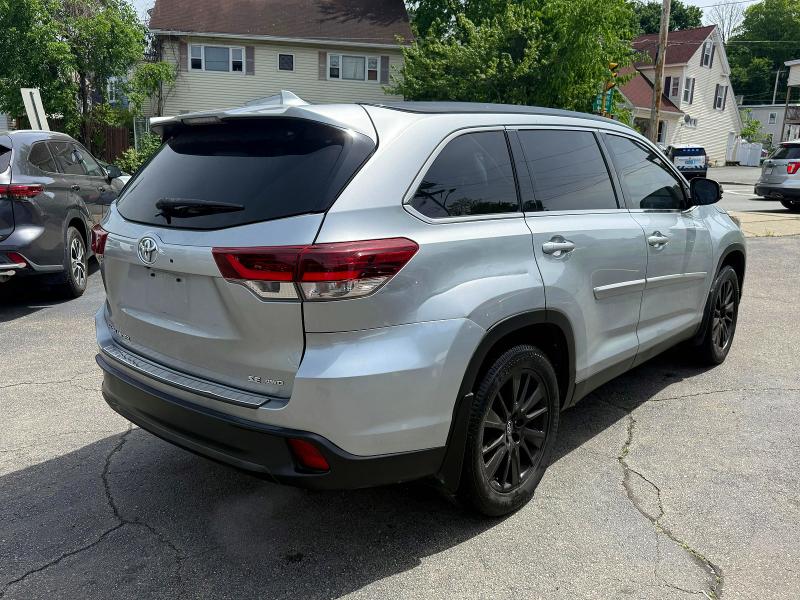 2019 Toyota Highlander მანქანა იყიდება აუქციონზე, vin: 5TDJZRFH5KS565789, აუქციონის ნომერი: 55091406