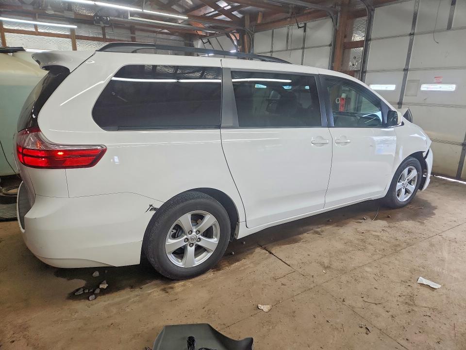 52029746 :رقم المزاد ، 5TDKK3DC1FS677248 vin ، 2015 Toyota Sienna مزاد بيع