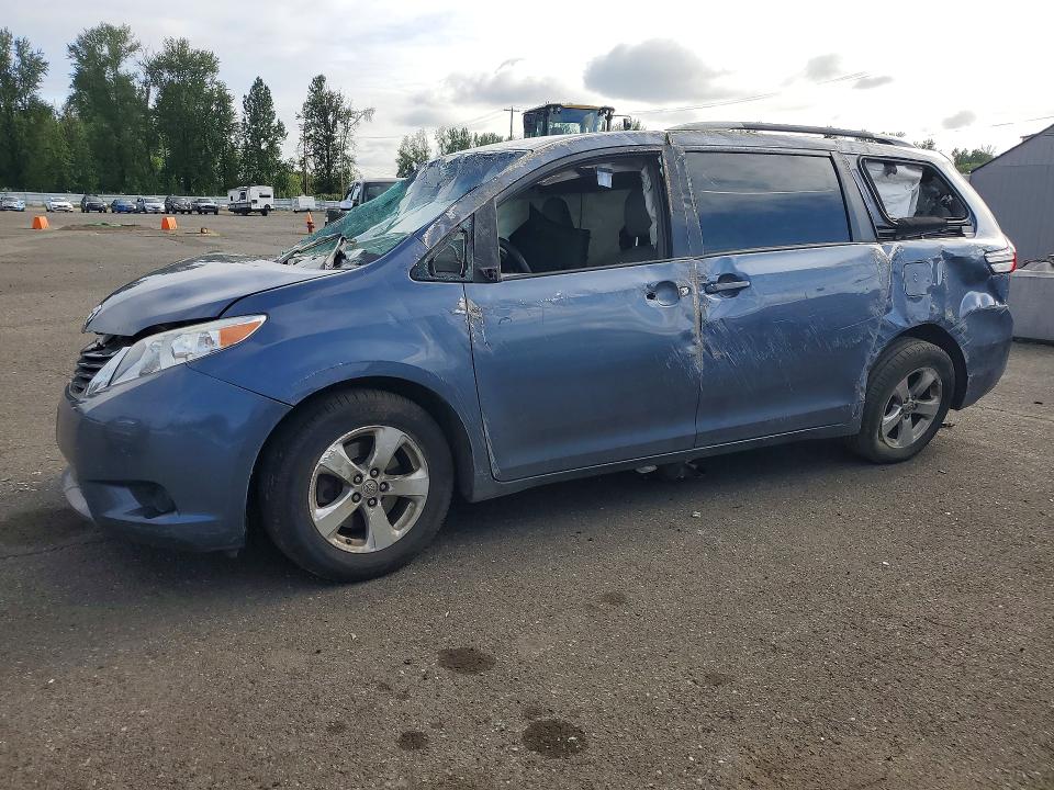 53578846 :رقم المزاد ، 5TDKK3DC8FS528433 vin ، 2015 Toyota Sienna مزاد بيع