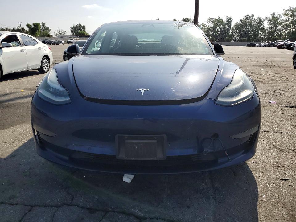 53609956 :رقم المزاد ، 5YJ3E1EB4JF105335 vin ، 2018 Tesla Model 3 مزاد بيع