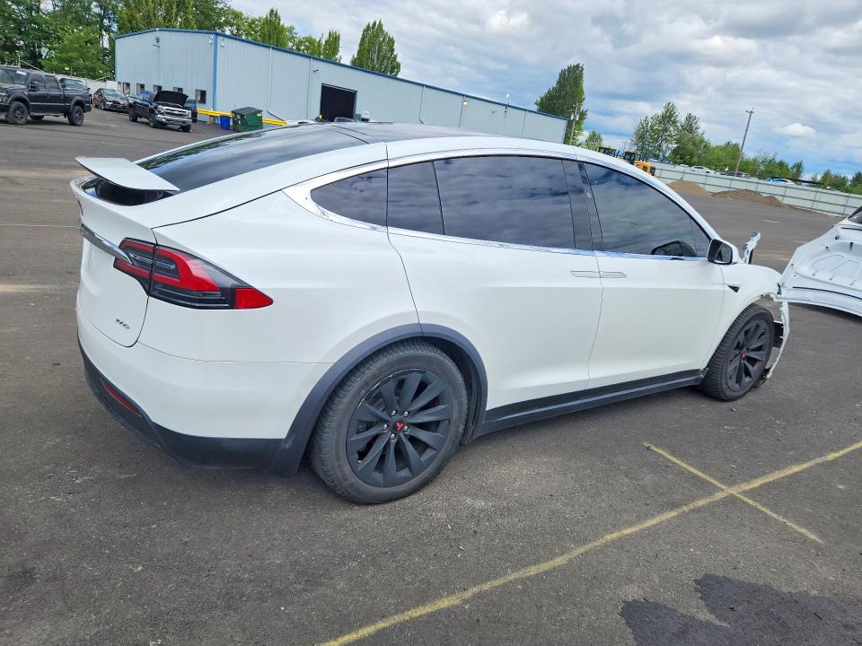Продажа на аукционе авто 2017 Tesla Model X, vin: 5YJXCBE20HF055203, номер лота: 55167366