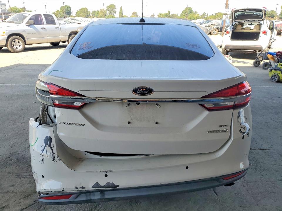 54255306 :رقم المزاد ، 3FA6P0LU8HR302030 vin ، 2017 Ford Fusion مزاد بيع