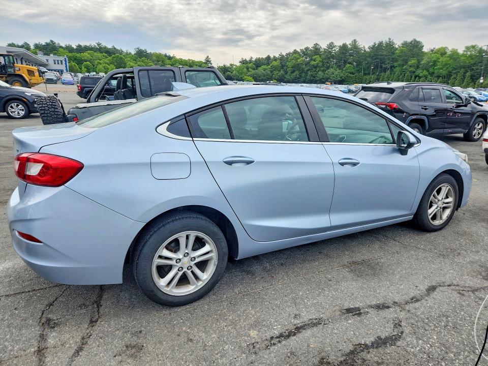 55237766 :رقم المزاد ، 1G1BE5SM2J7140057 vin ، 2018 Chevrolet Cruze مزاد بيع