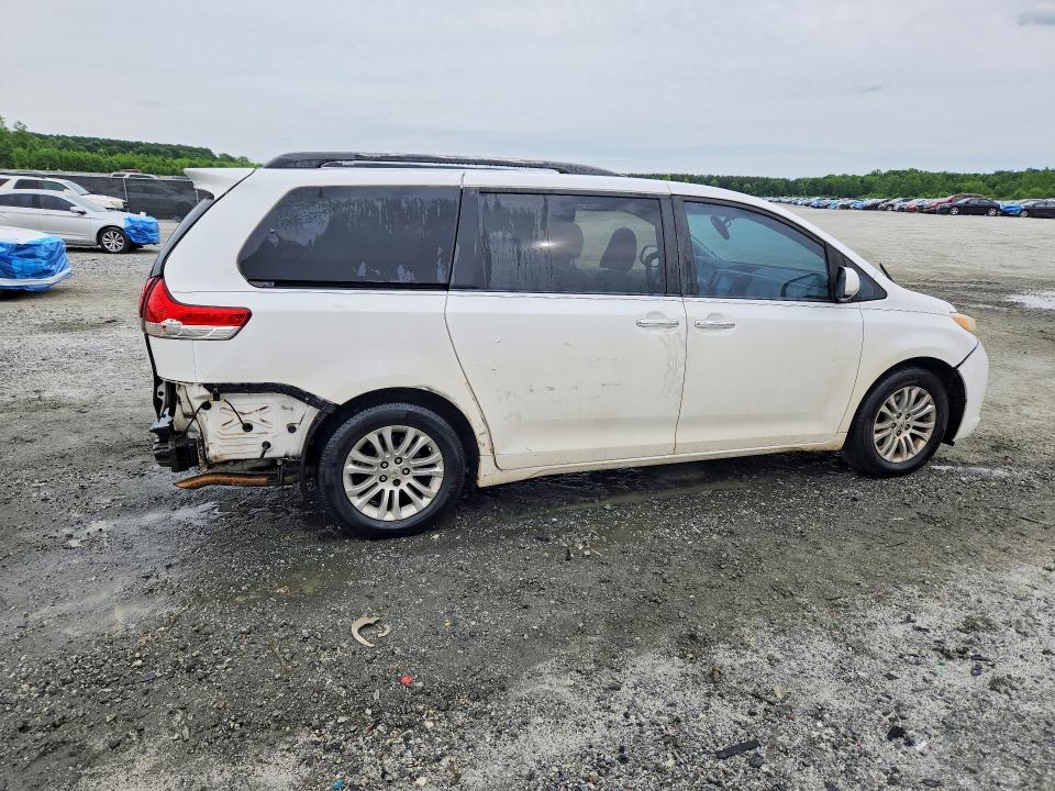 2011 Toyota Sienna მანქანა იყიდება აუქციონზე, vin: 5TDYK3DC8BS028972, აუქციონის ნომერი: 52812516