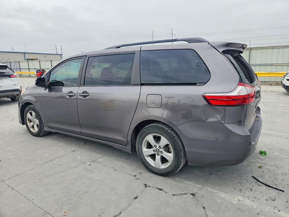 2018 Toyota Sienna მანქანა იყიდება აუქციონზე, vin: 5TDKZ3DC8JS921997, აუქციონის ნომერი: 54736416