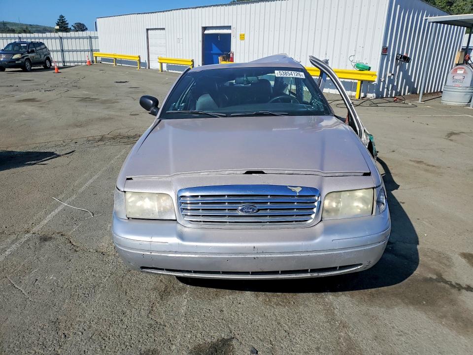 2006 Ford Crown Victoria მანქანა იყიდება აუქციონზე, vin: 2FAFP74W56X166883, აუქციონის ნომერი: 53854126