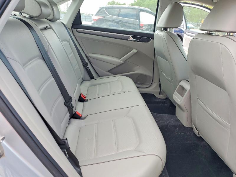 52746826 :رقم المزاد ، 1VWAA7A31JC023044 vin ، 2018 Volkswagen Passat مزاد بيع