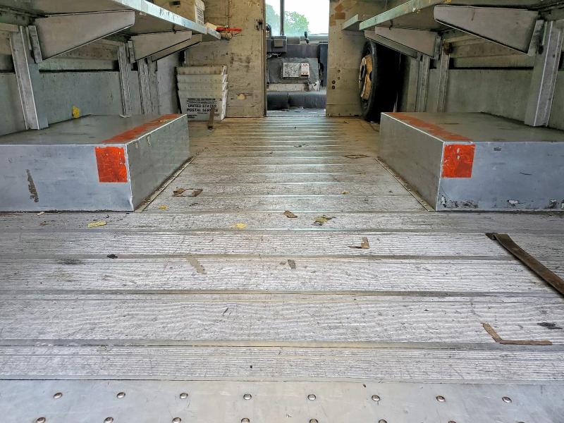 53539216 :رقم المزاد ، 4UZA4FF41YCF81362 vin ، 2000 Freightliner Mt45 Chassis مزاد بيع