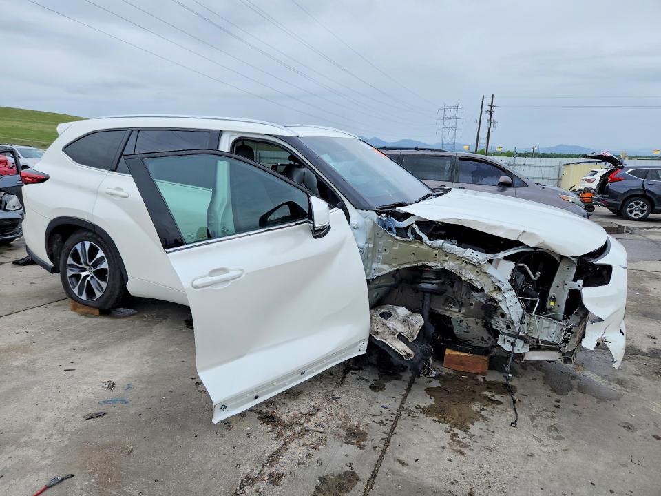 55151266 :رقم المزاد ، 5TDHZRBH7LS518236 vin ، 2020 Toyota Highlander مزاد بيع