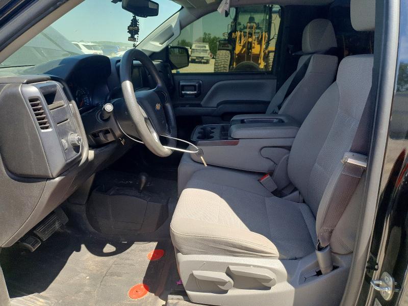 52700596 :رقم المزاد ، 1GCNKNEC6HZ324285 vin ، 2017 Chevrolet 1500 Silve مزاد بيع