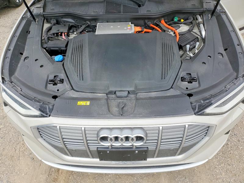 2019 Audi E-tron მანქანა იყიდება აუქციონზე, vin: WA1VAAGE3KB015667, აუქციონის ნომერი: 52663596