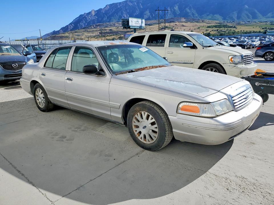 2004 Ford Crown Victoria მანქანა იყიდება აუქციონზე, vin: 2FAFP74WX4X132158, აუქციონის ნომერი: 55100066