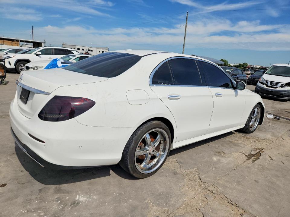 52653976 :رقم المزاد ، WDDZF4JB9HA243055 vin ، 2017 Mercedes-benz E مزاد بيع