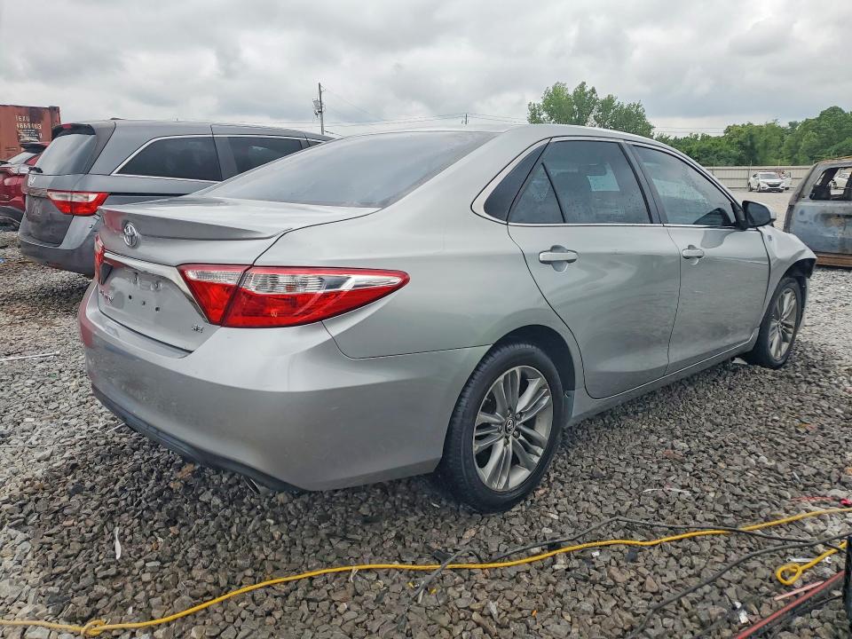 53820176 :رقم المزاد ، 4T1BF1FKXFU894706 vin ، 2015 Toyota Camry مزاد بيع
