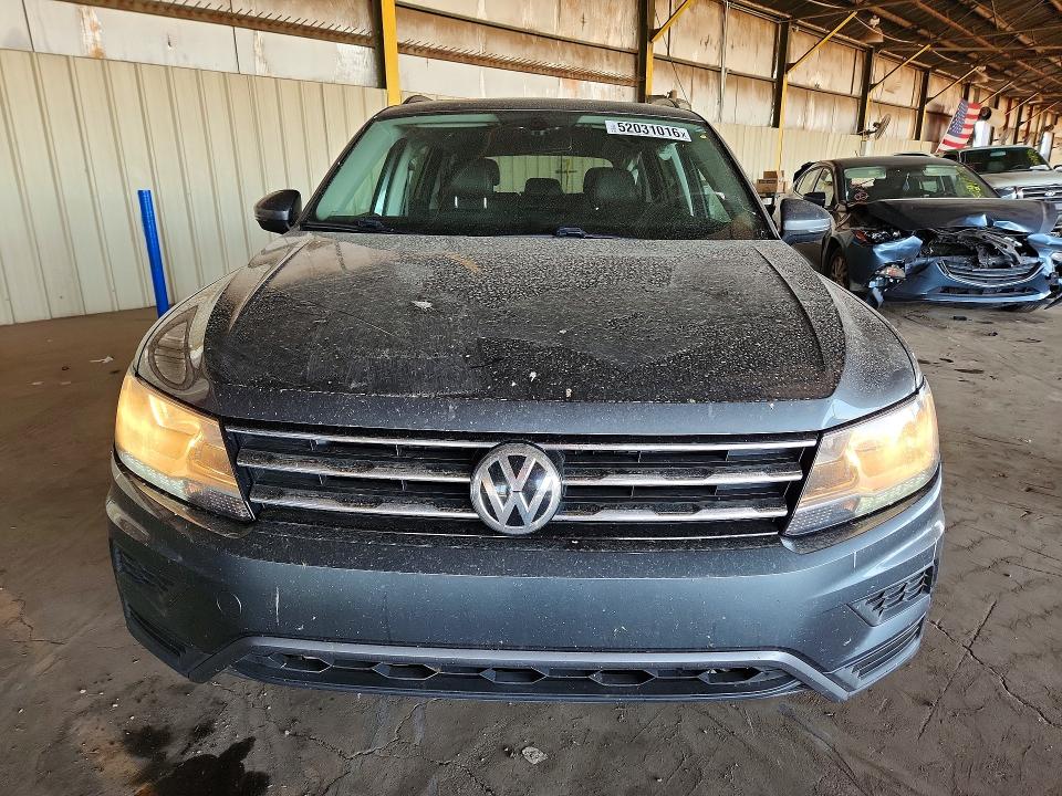 52031016 :رقم المزاد ، 3VV3B7AX0JM043877 vin ، 2018 Volkswagen Tiguan مزاد بيع